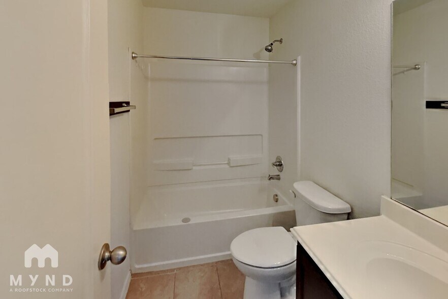 Building Photo - 440 Stonebrook Dr