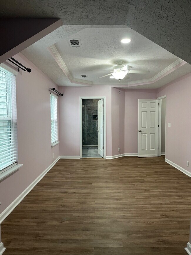 Building Photo - "Charming Franklin Retreat: 3-Bedroom Have...