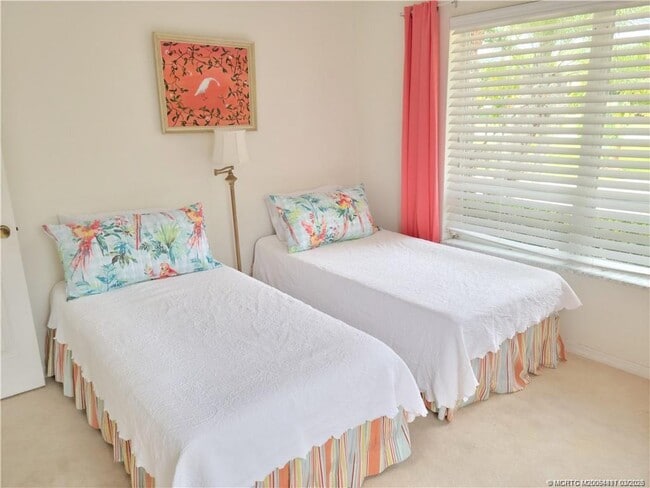 Building Photo - 3543 SE Fairway E