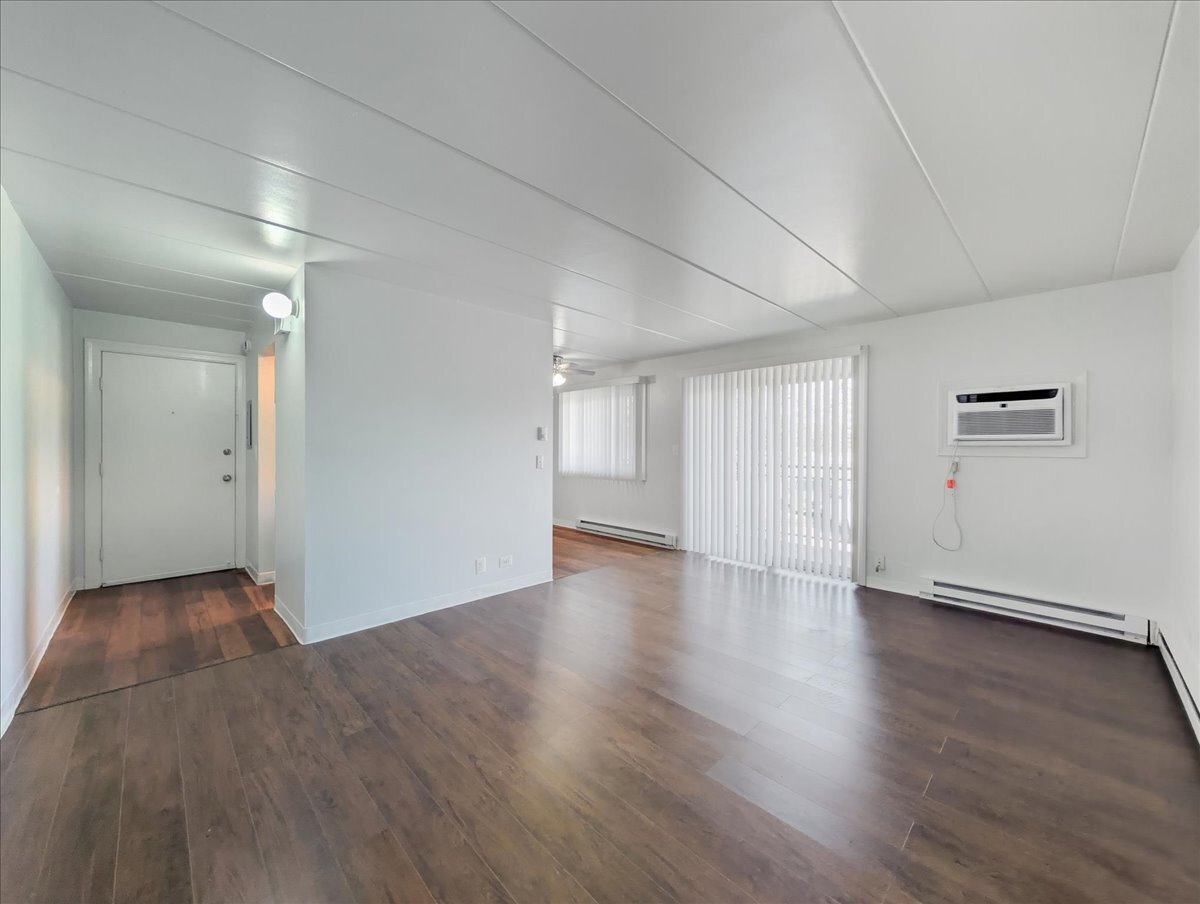 Building Photo - 350 S Main St