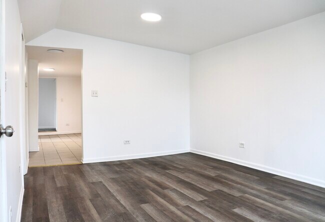 Building Photo - 2502 W 46th St