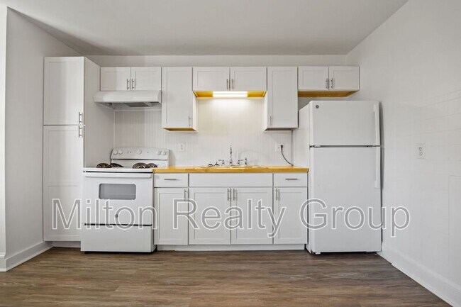 Building Photo - 1208 S 9th St