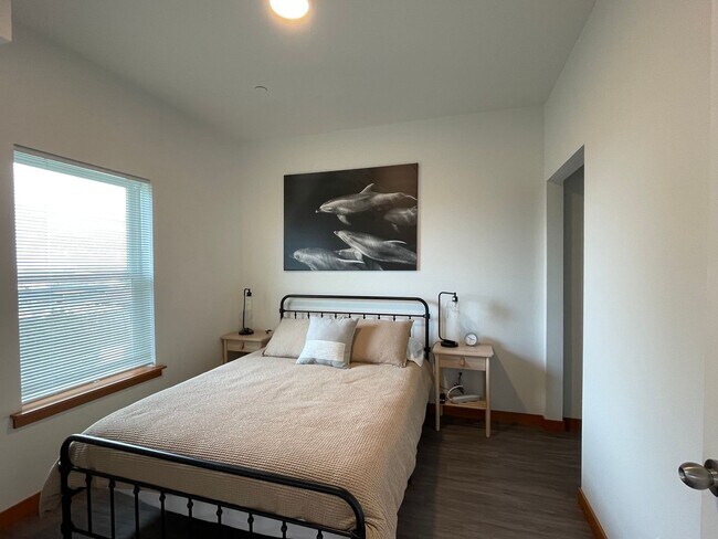 Building Photo - AVAILABLE NOW (FLEXIBLE TERMS): 3 bdrm, 1 bath Unit Near WWU and Downtown! FLEXIBLE LEASE DATES!