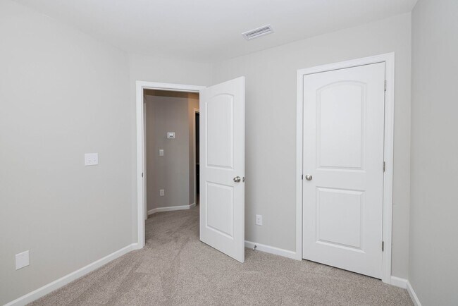 Building Photo - BEAUTIFUL 3BD/2.5BTH Townhome - MALLARD CR...