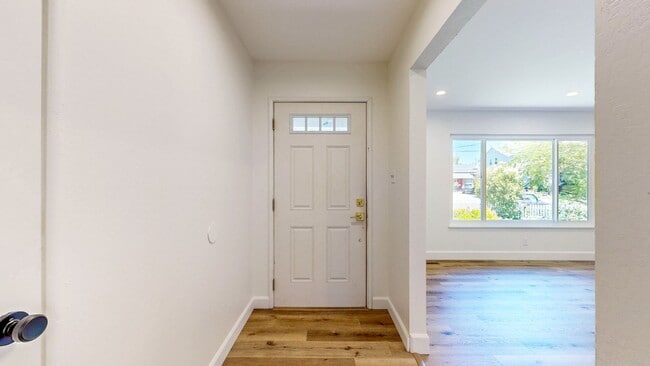 Building Photo - 1925 Leafgreen Dr