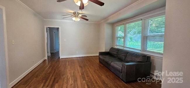 Building Photo - 513 Webster Pl