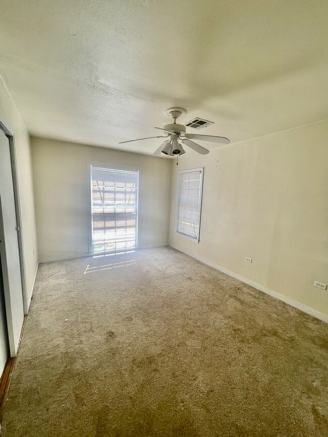 Building Photo - 3716 Parkwood St