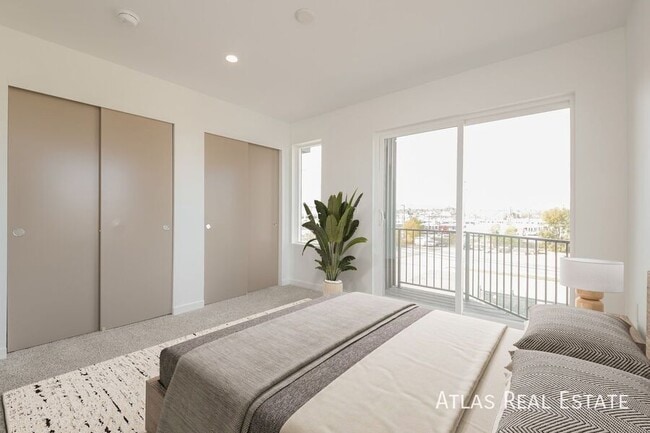 Building Photo - 2624 S Delaware St