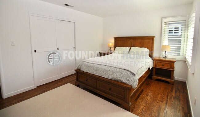 Building Photo - Charming 3 bed, 2 bath home nestled on a l...