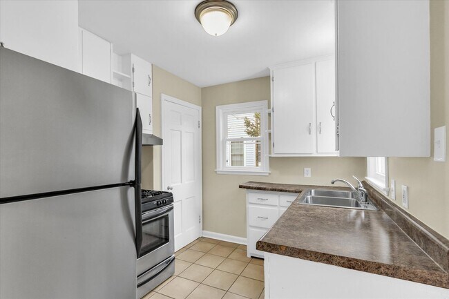 Building Photo - 502 E Washington St