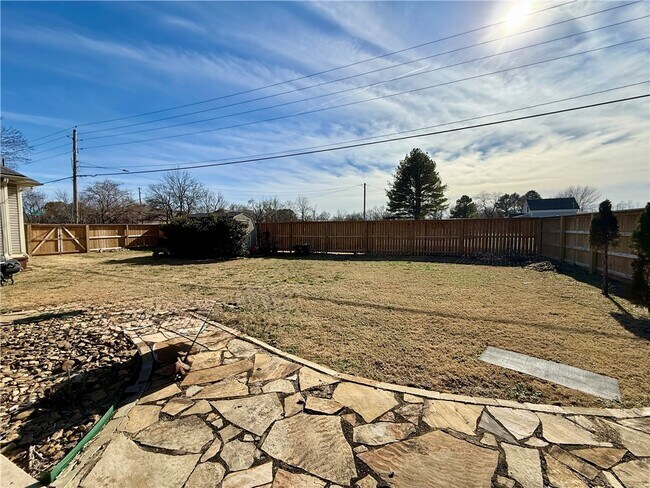 Building Photo - 101 Fox Glove Ln