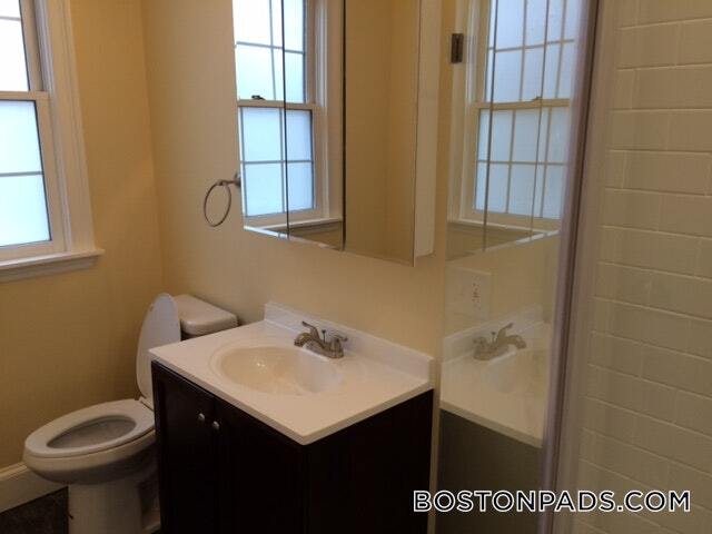 Building Photo - 208 Holland St