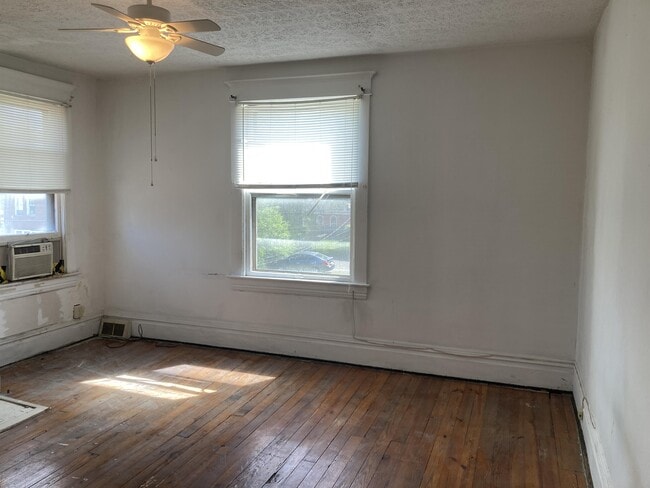 Building Photo - 212 Grand St