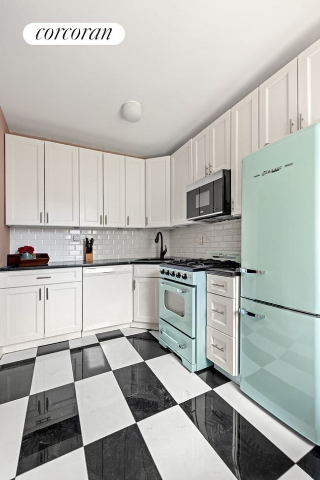 Building Photo - 315 E 88th St