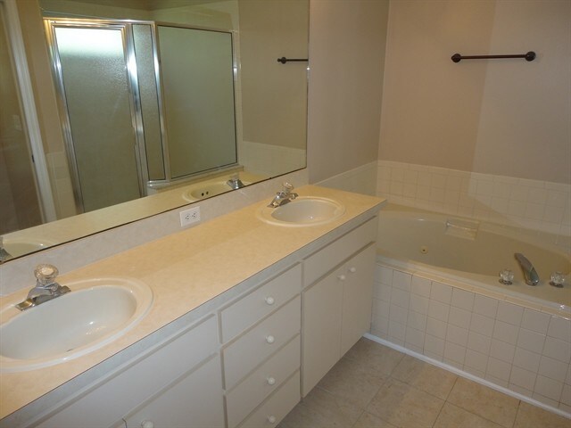 Building Photo - 17637 Esprit Dr