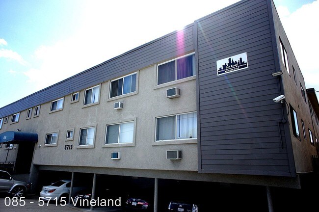 Interior Photo - 5715 Vineland Ave