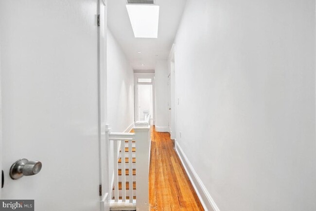 Building Photo - 1411 King St