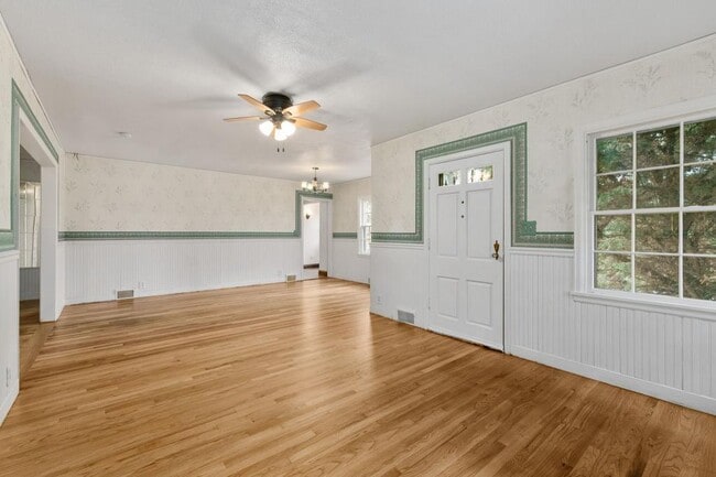 Building Photo - 2856 E 1st St