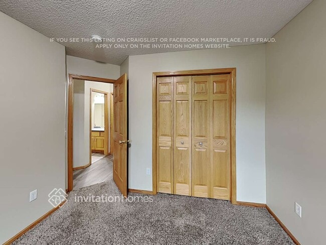 Building Photo - 5043 Ladyslipper Ave N