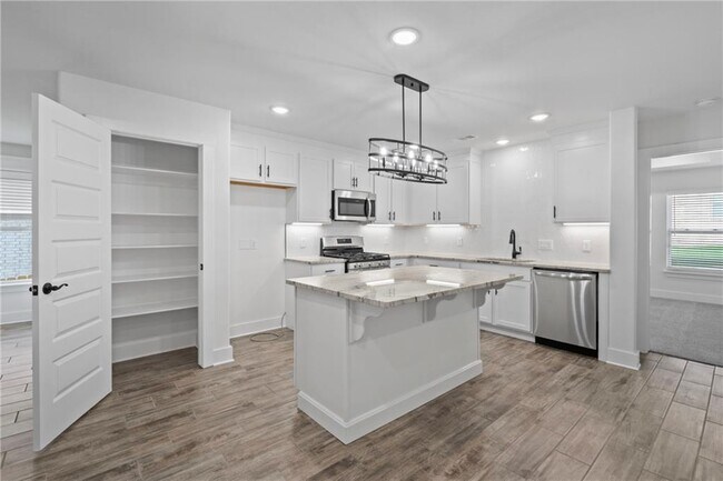 Building Photo - 4206 SW Adams Rd