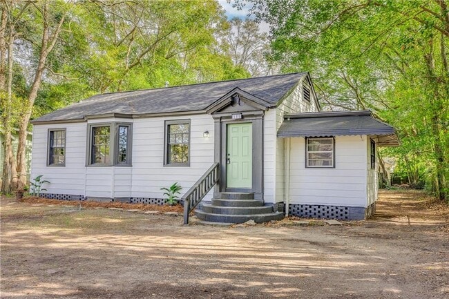 Building Photo - 561 Tuttle Ave