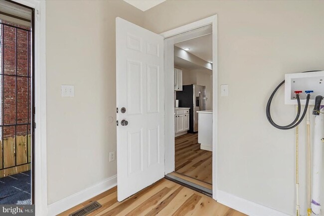 Building Photo - 705 N Milton Ave