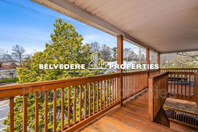 Building Photo - 611 W Green Dr