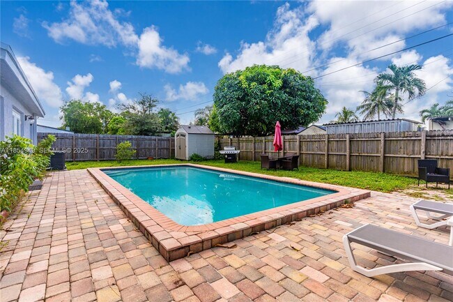 Building Photo - 6660 Custer St