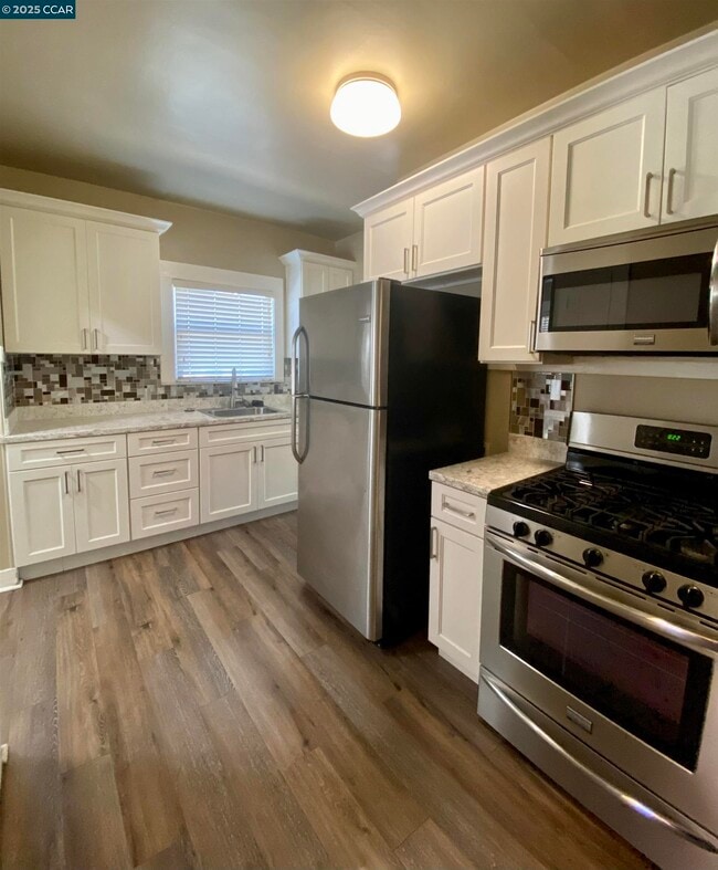 Building Photo - 43 W 11th St