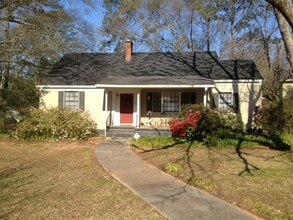 Building Photo - 410 Pineneedle Rd