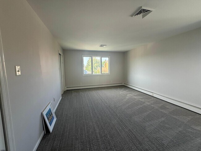 Building Photo - 303 Windsor Dr