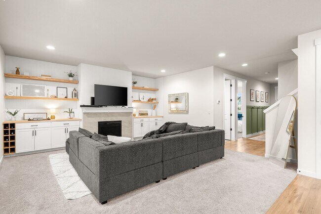 Building Photo - Newer Construction 4 Bedroom Home at Pleas...