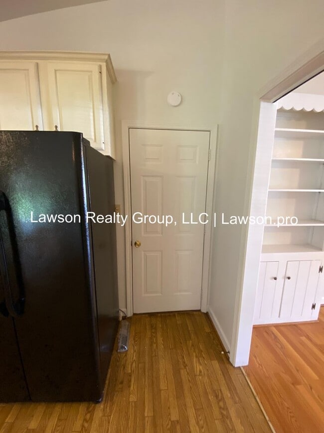 Building Photo - Spacious Hollins Four Bedroom w/ Finished Basement