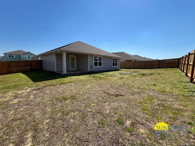 Building Photo - Gorgeous 4 Bedroom Home in Crestview!