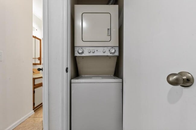 Building Photo - 10 Moultrie Creek Cir