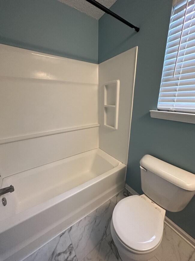 Building Photo - 160 Mills Run Dr