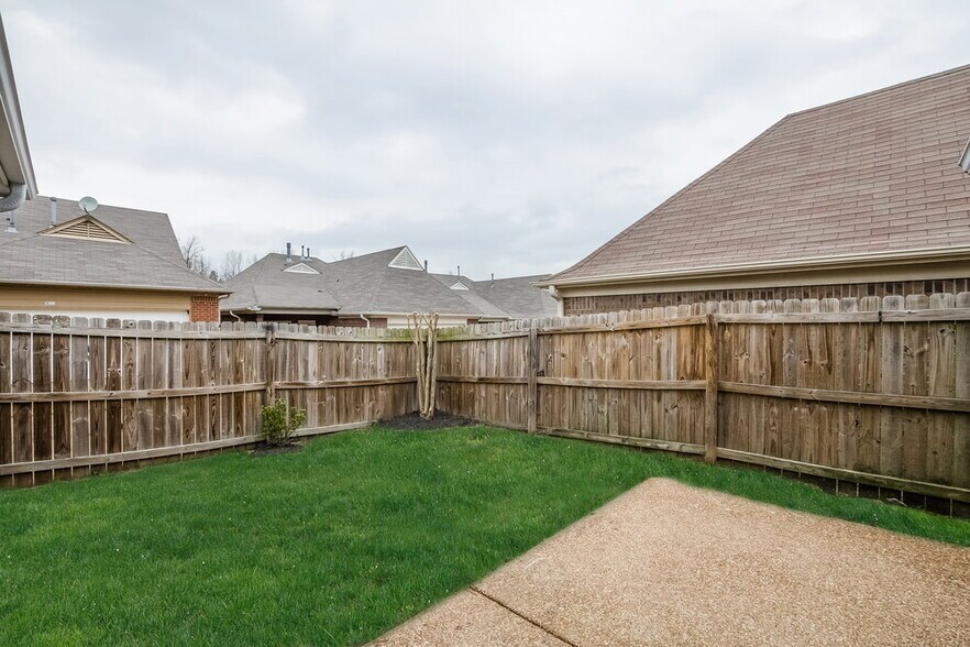 Building Photo - 10222 Evening Hill Dr