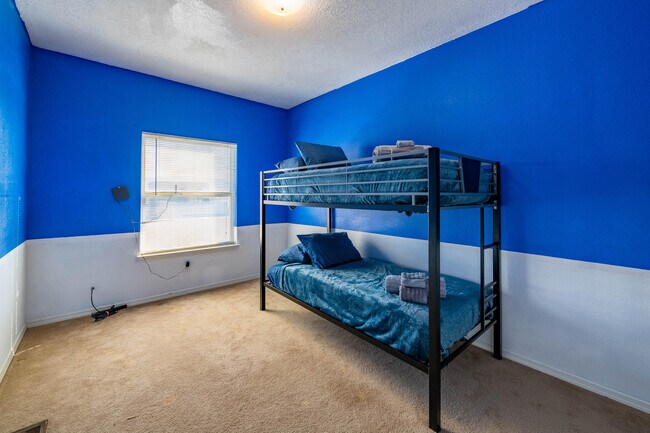 Building Photo - 9719 Calle Chamisa NW