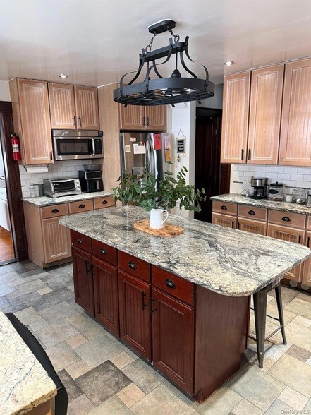 Building Photo - 42 Church St