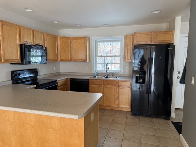 Building Photo - 11 Leclair St