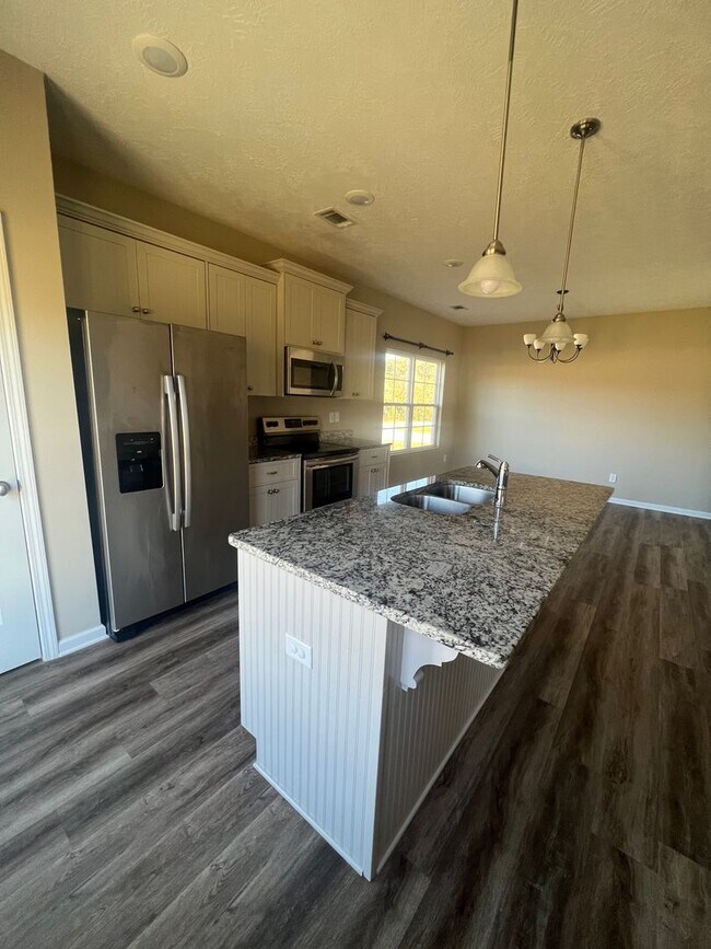 Building Photo - PRICE REDUCED! - 4 Bedroom/2 Bathroom  Home in Thomson, Georgia just off the Bypass