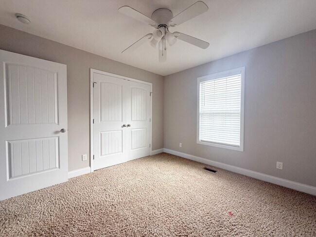 Building Photo - Pet-Friendly One-Level Home with Fenced Yard, Garage & Stainless Steel Appliances