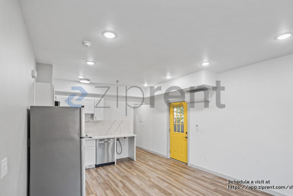 Building Photo - 3216 California St