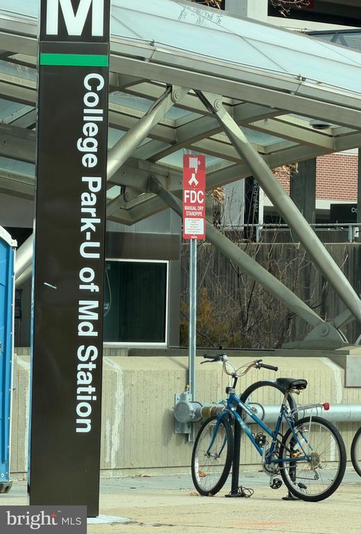 Building Photo - 7405 Columbia Ave