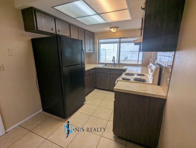 Building Photo - Section 8 available: 2/2 over 1048sf with ...