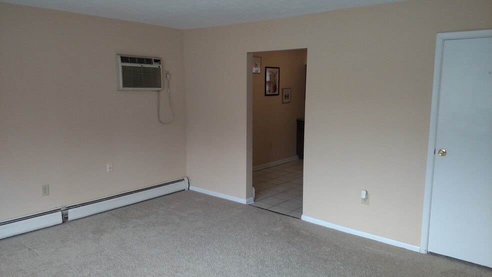 Great Room - 512 Greenfield Ln