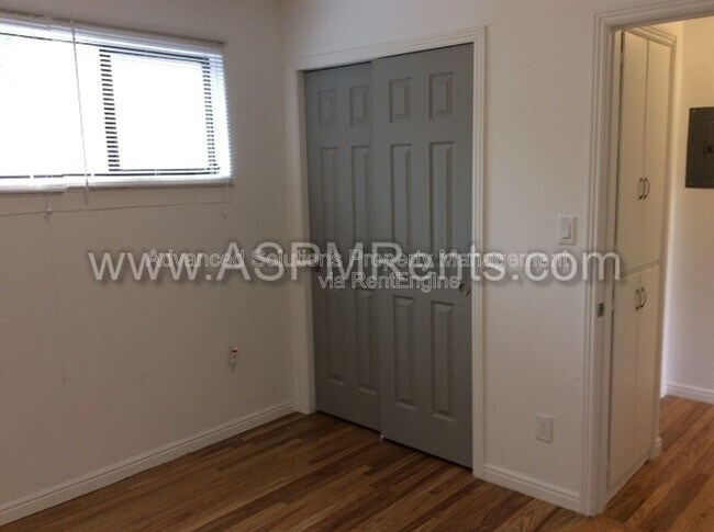 Building Photo - 619 E 5th Ave