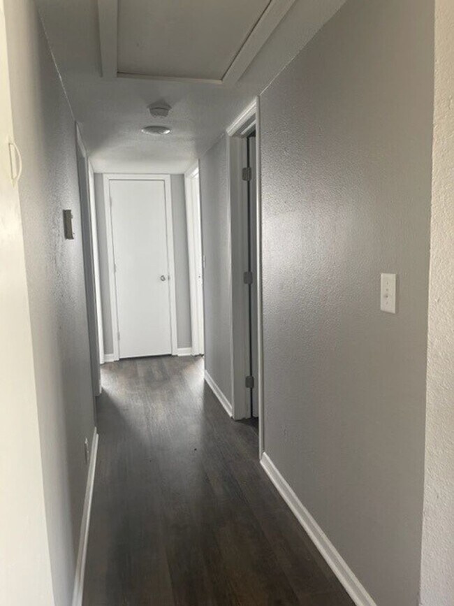 Building Photo - 3330 S Euclid St