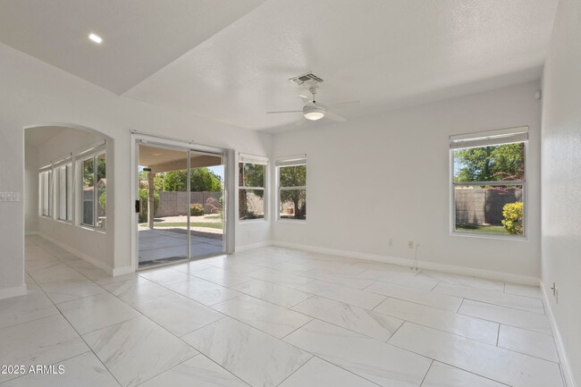 Building Photo - 836 W Cooley Dr