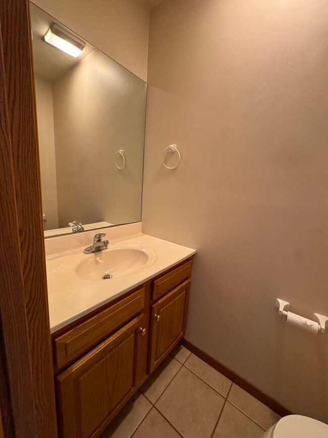 Building Photo - Large 3 Bedroom 2.5 Bathroom Townhouse in Burrell School District - Next to Hillcrest Country Club